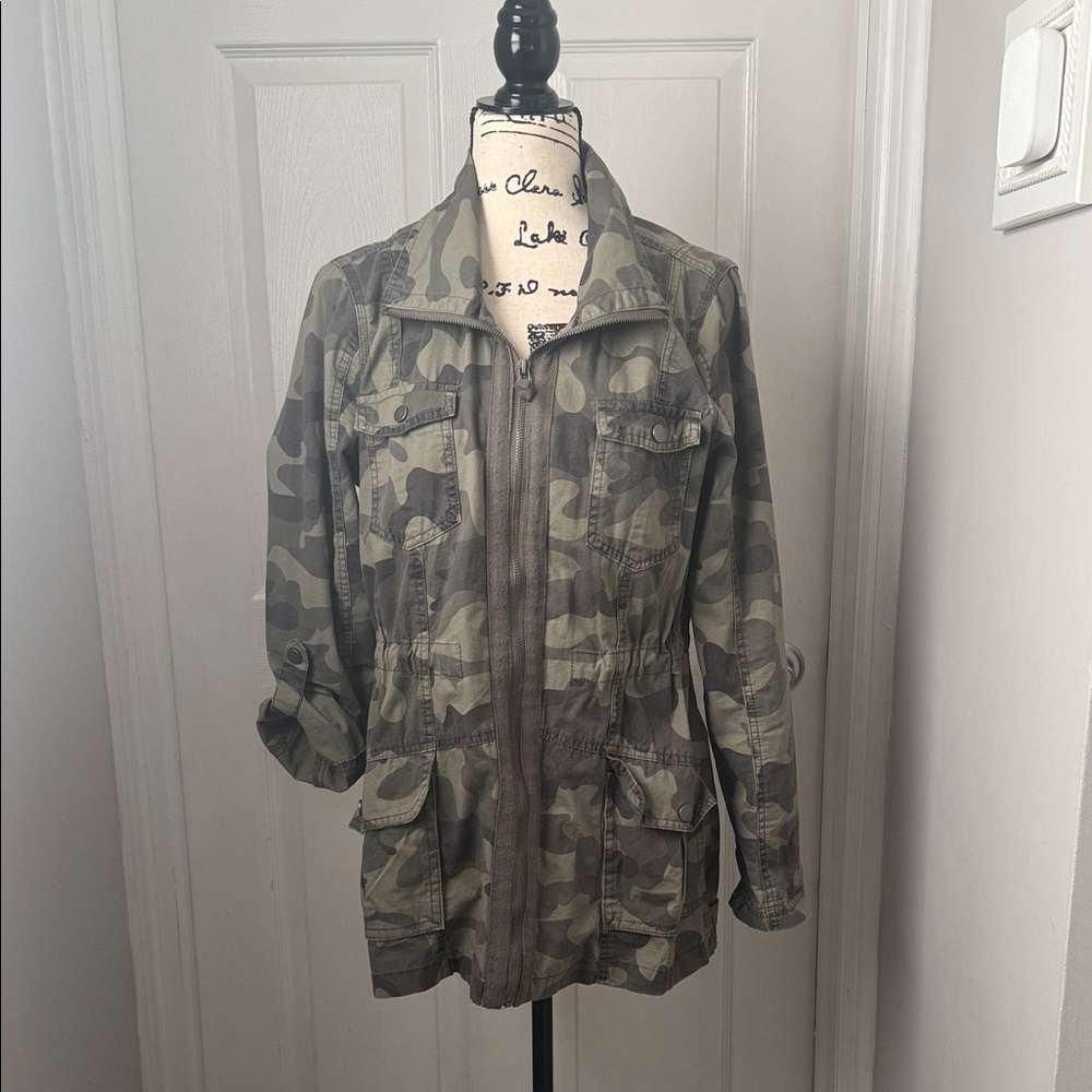 Jade & Ivory Camouflage Women's Jacket